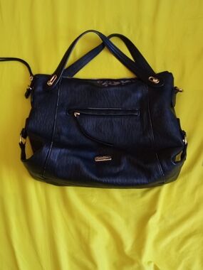 Jessica Simpson Roxanne satchel  two vertical zippered front pockets and gold-to